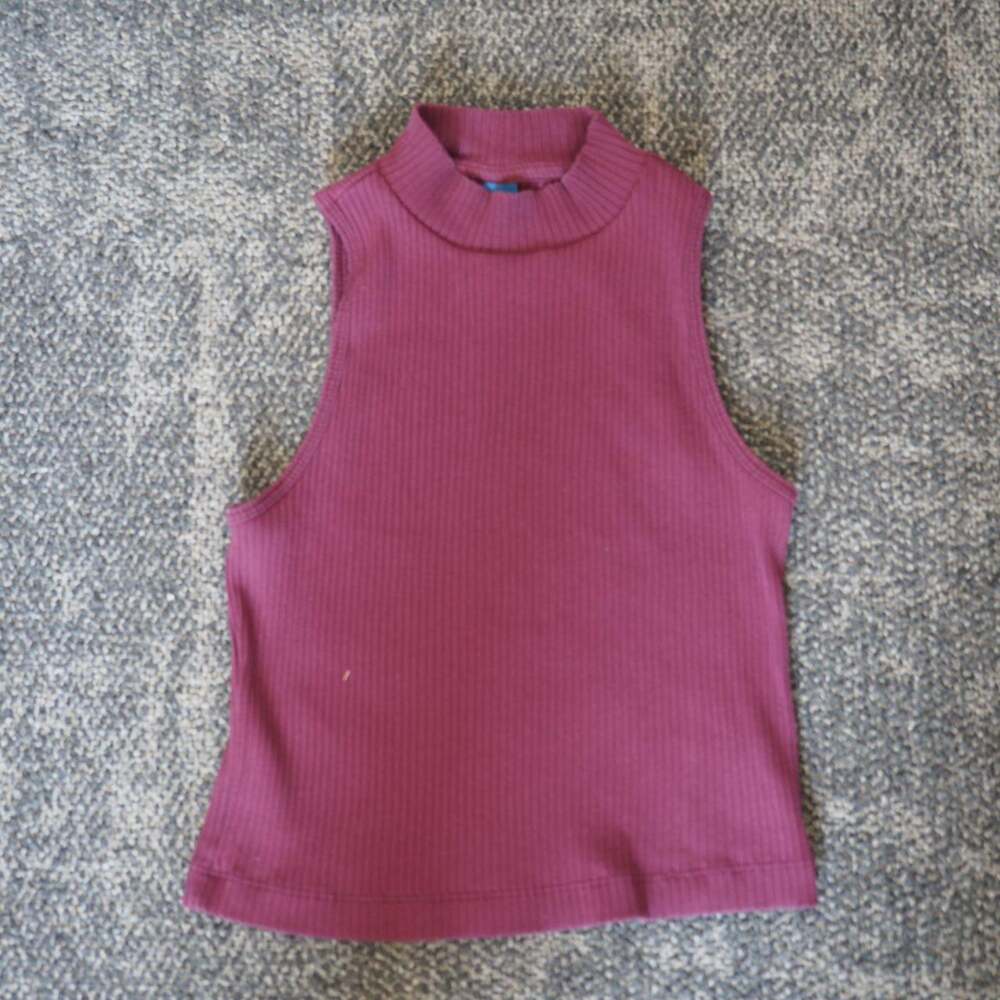 Old navy burgundy ribbed mock